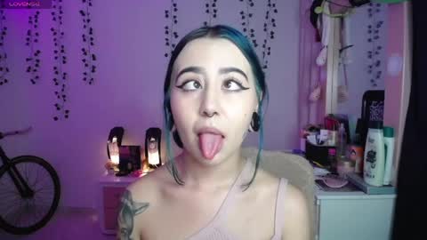 Snapshot of sunset_pienk chatting on 04-20-26, 02:47 Sunset online show from 04-20-26, 02:47