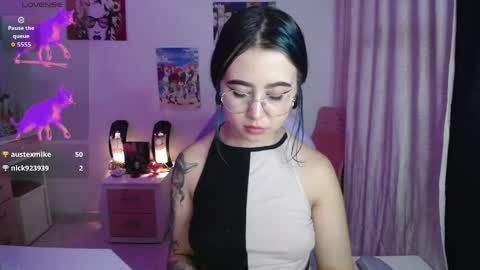 Snapshot of sunset_pienk chatting on 05-14-26, 04:19 Sunset online show from 05-14-26, 04:19