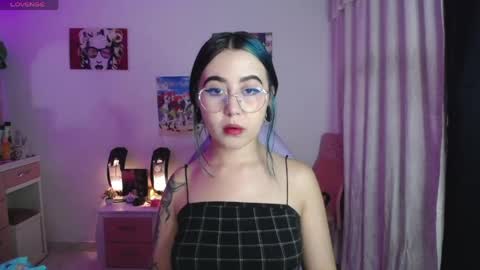 Snapshot of sunset_pienk chatting on 05-18-26, 04:40 Sunset online show from 05-18-26, 04:40
