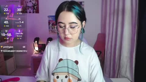 Snapshot of sunset_pienk chatting on 05-23-26, 04:29 Sunset online show from 05-23-26, 04:29