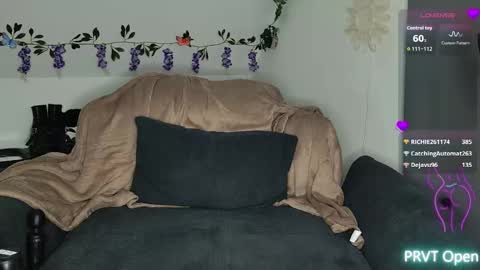 Snapshot of sunshine_darkness24 chatting on 10-24-25, 04:36 Sunny online show from 10-24-25, 04:36