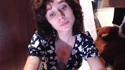 Snapshot of sunshinehella chatting on 12-10-24, 01:55 Hella online show from 12-10-24, 01:55