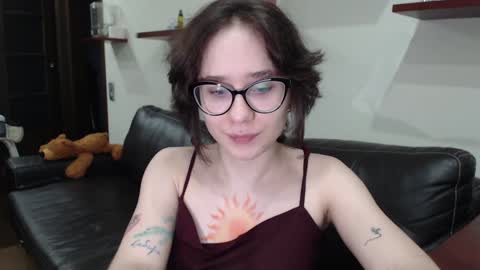 Snapshot of sunshinehella chatting on 12-13-24, 12:06 Hella online show from 12-13-24, 12:06