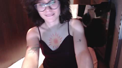Snapshot of sunshinehella chatting on 12-13-24, 04:49 Hella online show from 12-13-24, 04:49