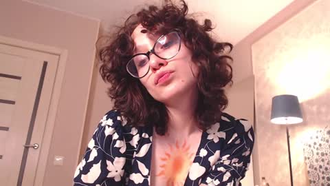 Snapshot of sunshinehella chatting on 01-08-25, 10:15 Hella online show from 01-08-25, 10:15