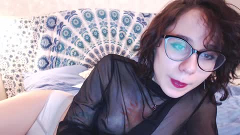 Snapshot of sunshinehella chatting on 01-10-25, 08:18 Hella online show from 01-10-25, 08:18