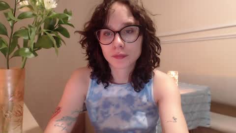 Snapshot of sunshinehella chatting on 01-28-25, 06:17 Hella online show from 01-28-25, 06:17