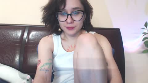 Snapshot of sunshinehella chatting on 01-31-25, 05:32 Hella online show from 01-31-25, 05:32