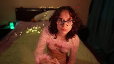 Snapshot of sunshinehella chatting on 02-22-25, 10:40 Hella online show from 02-22-25, 10:40