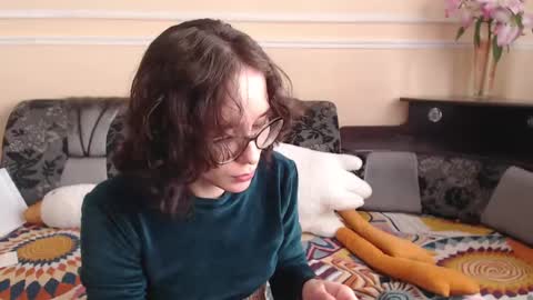 Snapshot of sunshinehella chatting on 03-09-25, 09:24 Hella online show from 03-09-25, 09:24