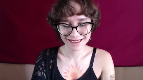 Snapshot of sunshinehella chatting on 10-16-25, 06:47 Hella online show from 10-16-25, 06:47