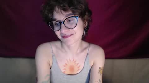 Snapshot of sunshinehella chatting on 10-17-25, 02:52 Hella online show from 10-17-25, 02:52