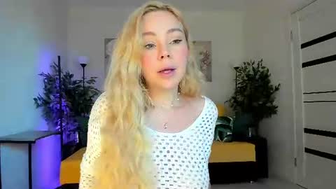Snapshot of super_peach chatting on 06-10-26, 05:07 Jenn online show from 06-10-26, 05:07