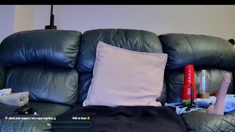 Snapshot of superduty5speed chatting on 10-25-25, 06:35 Thomas online show from 10-25-25, 06:35