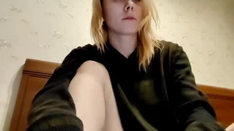 Snapshot of supereasyx chatting on 01-27-25, 01:52 Annie online show from 01-27-25, 01:52