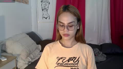 Snapshot of superhotvaleria chatting on 09-15-25, 07:30 Im val online show from 09-15-25, 07:30