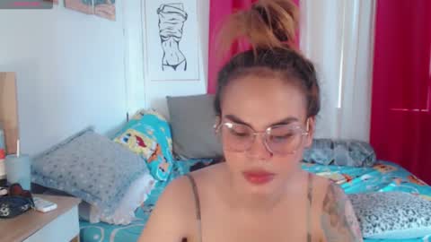 Snapshot of superhotvaleria chatting on 10-31-25, 04:24 Im val online show from 10-31-25, 04:24