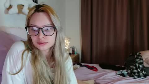 Snapshot of supersuka_147 chatting on 01-14-26, 02:50 Luna online show from 01-14-26, 02:50