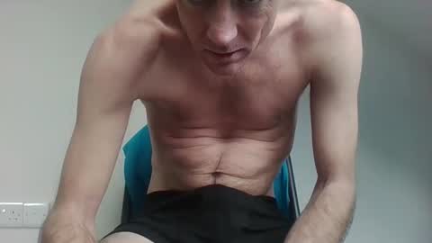 Snapshot of surfsup34 chatting on 11-17-25, 01:39 surfsup34 online show from 11-17-25, 01:39