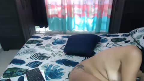 Snapshot of surygol chatting on 07-27-26, 01:29 Ariadna online show from 07-27-26, 01:29