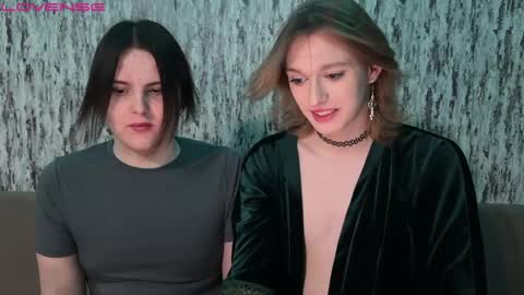 Snapshot of susan228 chatting on 12-25-24, 11:42 Vladiva online show from 12-25-24, 11:42