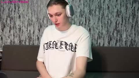 Snapshot of susan228 chatting on 01-06-25, 10:37 Vladiva online show from 01-06-25, 10:37