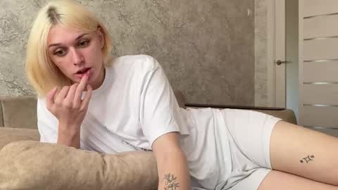 Snapshot of susan228 chatting on 09-30-25, 06:51 Vladiva online show from 09-30-25, 06:51