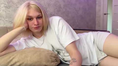 Snapshot of susan228 chatting on 10-17-25, 07:11 Vladiva online show from 10-17-25, 07:11