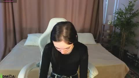 Snapshot of susan__clark chatting on 04-28-26, 01:15 Annie online show from 04-28-26, 01:15