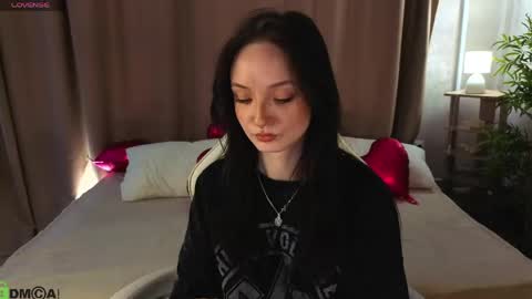 Snapshot of susan__clark chatting on 05-01-26, 01:21 Annie online show from 05-01-26, 01:21