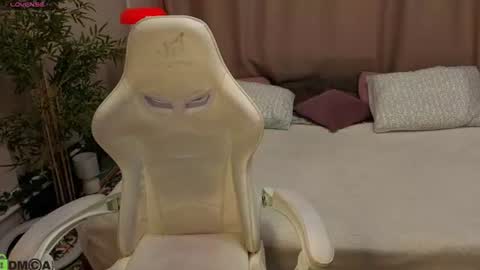 Snapshot of susan__clark chatting on 07-22-26, 01:19 Annie online show from 07-22-26, 01:19