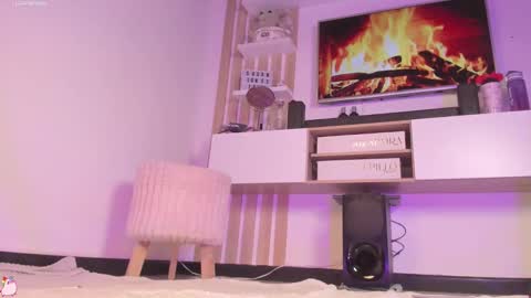 Snapshot of susan_jones_tcw chatting on 09-16-25, 12:33 online show from 09-16-25, 12:33