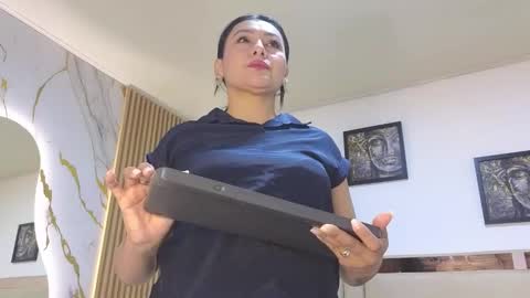 Snapshot of susan_sexymilf chatting on 10-09-25, 12:03 Susan online show from 10-09-25, 12:03