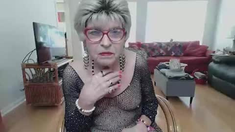 Snapshot of susanandlisa chatting on 10-24-25, 05:31 sexualsusan online show from 10-24-25, 05:31