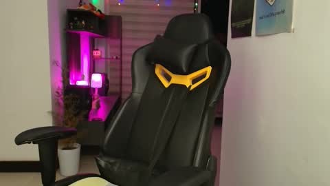 Susan Rhodes online show from 12-20-25, 01:45