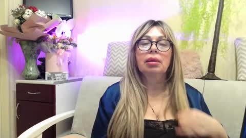Snapshot of susiexnoreen chatting on 05-03-26, 02:06 SusiexNoreen online show from 05-03-26, 02:06