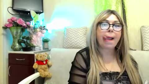 Snapshot of susiexnoreen chatting on 05-14-26, 01:23 SusiexNoreen online show from 05-14-26, 01:23