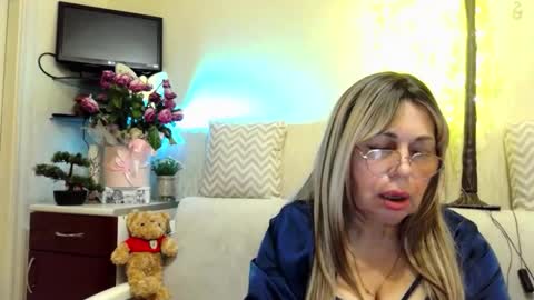 Snapshot of susiexnoreen chatting on 05-17-26, 01:47 SusiexNoreen online show from 05-17-26, 01:47
