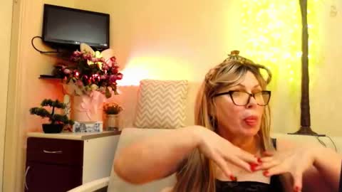 Snapshot of susiexnoreen chatting on 05-23-26, 02:10 SusiexNoreen online show from 05-23-26, 02:10