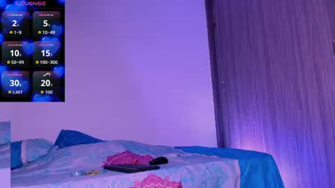 Snapshot of sussidream chatting on 06-24-26, 01:04 Andrea online show from 06-24-26, 01:04