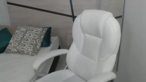 sussy leon online show from 01-17-25, 12:10