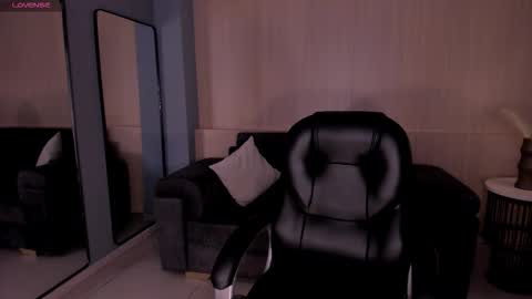 Snapshot of sussybell_ chatting on 02-11-26, 05:12 Sussy Bell online show from 02-11-26, 05:12