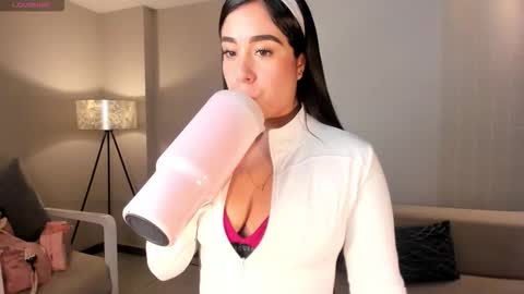 Snapshot of sussybell_ chatting on 02-25-26, 04:00 Sussy Bell online show from 02-25-26, 04:00