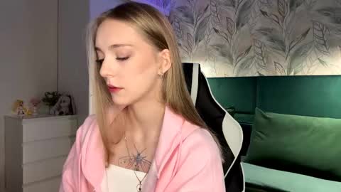 Jessica online show from 10-28-25, 04:20