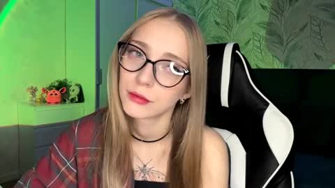 Jessica online show from 11-15-25, 05:09