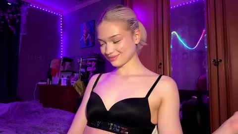 Snapshot of suzannabarmes chatting on 05-16-26, 12:18 Stacy online show from 05-16-26, 12:18