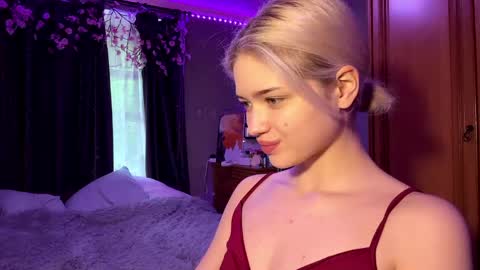 Snapshot of suzannabarmes chatting on 05-18-26, 04:07 Stacy online show from 05-18-26, 04:07