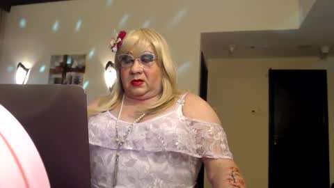 Snapshot of suzannebanci chatting on 12-13-24, 09:20 My name is Sissy or more fully Suzanna Aprilia Maria Mariquita Catarina Chinita Banci. Soy una puta - que chimba ladybug online show from 12-13-24, 09:20