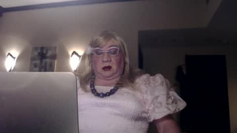 Snapshot of suzannebanci chatting on 02-14-25, 05:14 My name is Sissy or more fully Suzanna Aprilia Maria Mariquita Catarina Chinita Banci. Soy una puta - que chimba ladybug online show from 02-14-25, 05:14