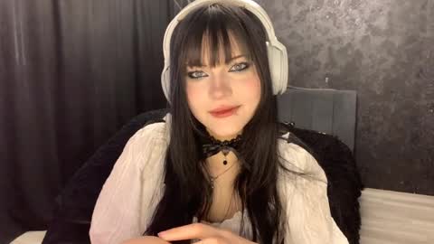 EmilySuonn online show from 04-07-26, 05:41